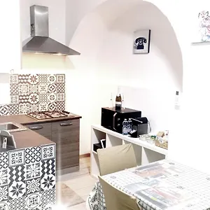 https://ortensia-c-house.taorminaitalyhotels.com