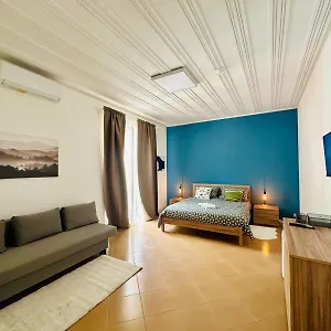 https://apt-sicilian-vibes-house-in-centro.taorminaitalyhotels.com